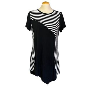 Red Coral Women’s Large Black and White Striped Long Tee